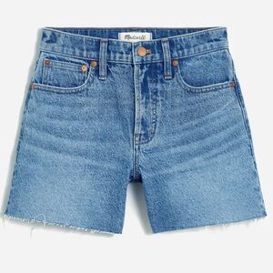 Madewell Denim Shorts / The Perfect Vintage Short in Dark wash